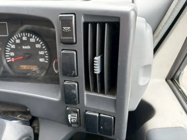 いすゞ エルフ BKG-NMR85AN(2WD)の写真47