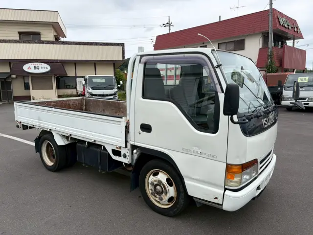 いすゞ エルフ U-NKR66EA(2WD)の写真4