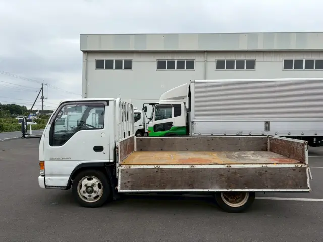いすゞ エルフ U-NKR66EA(2WD)の写真6