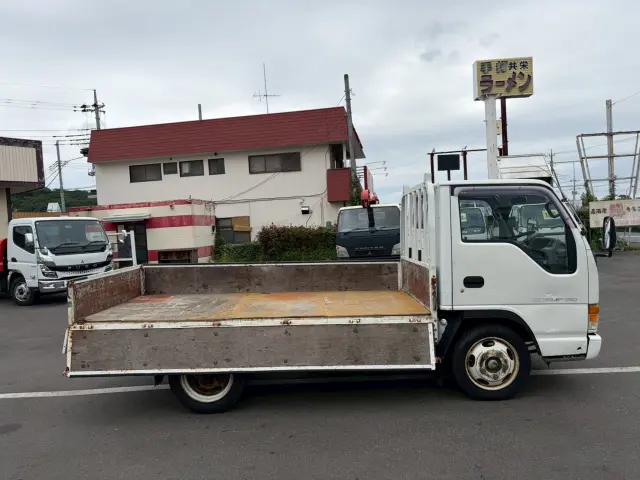 いすゞ エルフ U-NKR66EA(2WD)の写真8