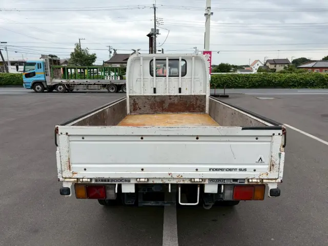 いすゞ エルフ U-NKR66EA(2WD)の写真9