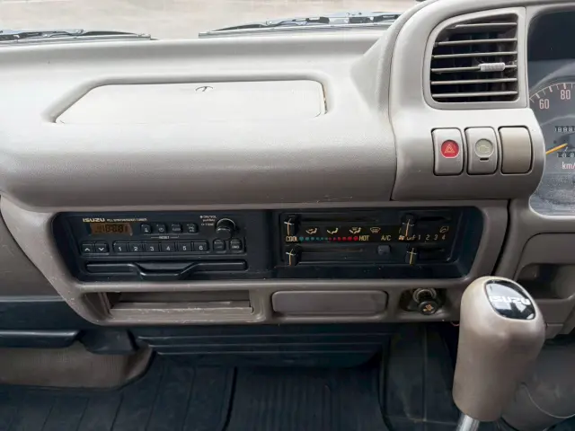 いすゞ エルフ U-NKR66EA(2WD)の写真38
