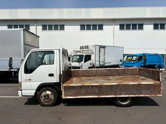 いすゞ エルフ KR-NKR81EA(2WD)の写真6