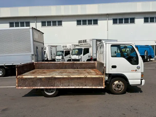 いすゞ エルフ KR-NKR81EA(2WD)の写真8