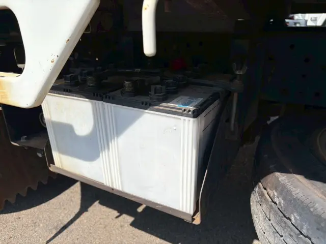 いすゞ エルフ KR-NKR81EA(2WD)の写真17