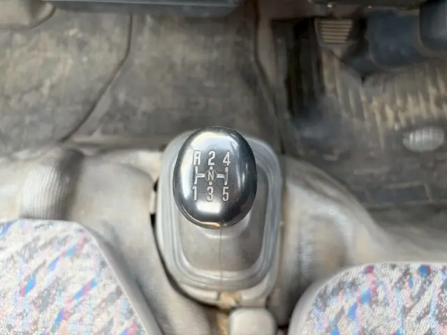 いすゞ エルフ KR-NKR81EA(2WD)の写真36