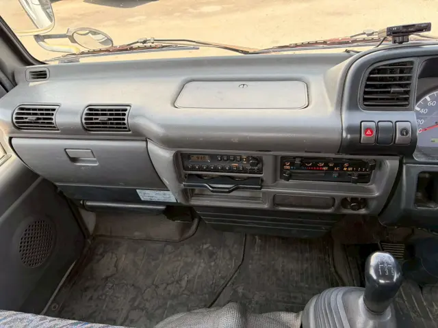 いすゞ エルフ KR-NKR81EA(2WD)の写真39
