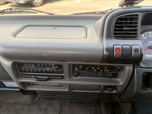 いすゞ エルフ KR-NKR81EA(2WD)の写真40