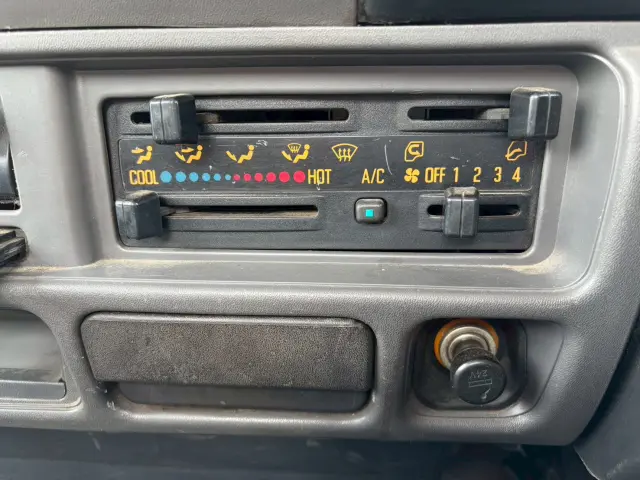 いすゞ エルフ KR-NKR81EA(2WD)の写真42