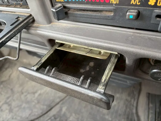 いすゞ エルフ KR-NKR81EA(2WD)の写真43