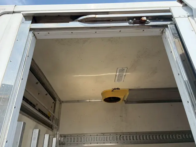 いすゞ エルフ TPG-NLR85AN(2WD)の写真7