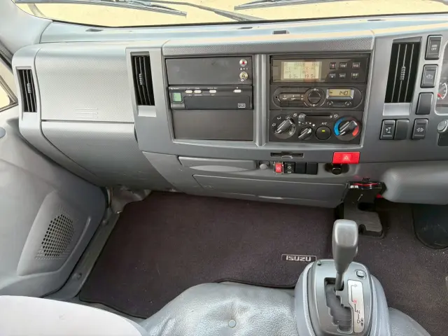 いすゞ エルフ TPG-NLR85AN(2WD)の写真39