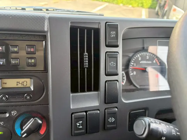 いすゞ エルフ TPG-NLR85AN(2WD)の写真45