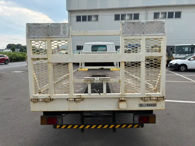 いすゞ エルフ KC-NKR66LAV(2WD)の写真8
