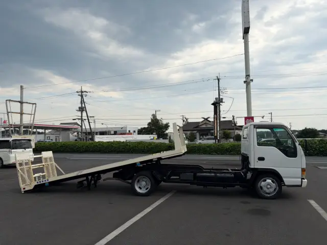 いすゞ エルフ KC-NKR66LAV(2WD)の写真9