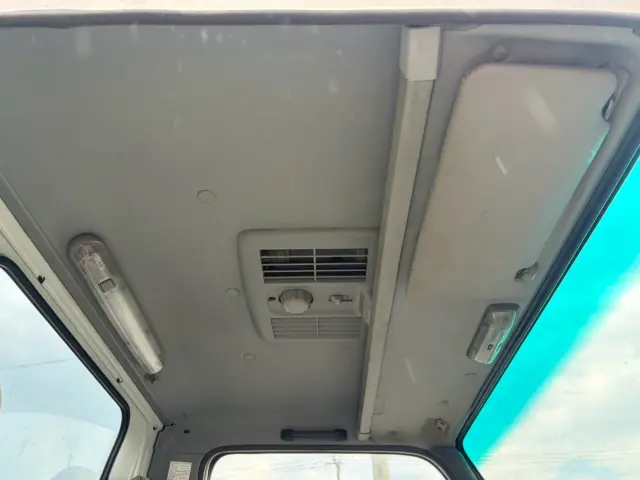 いすゞ エルフ KC-NKR66LAV(2WD)の写真32