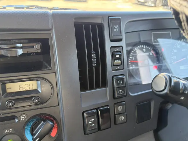 いすゞ エルフ NPR85AN(2WD)の写真45