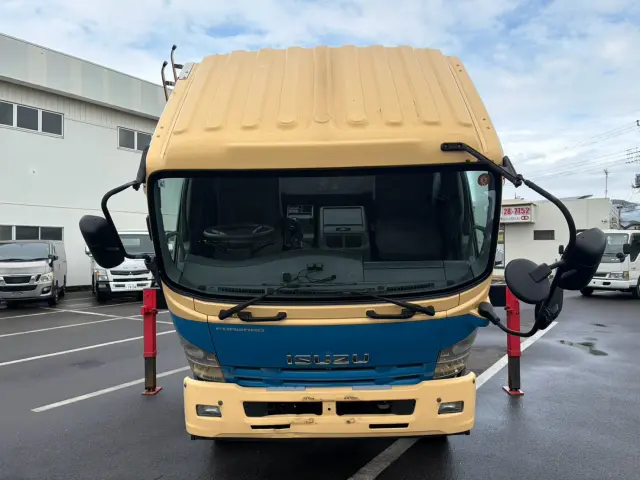 いすゞ フォワード LKG-FTR90T2(2WD)の写真3