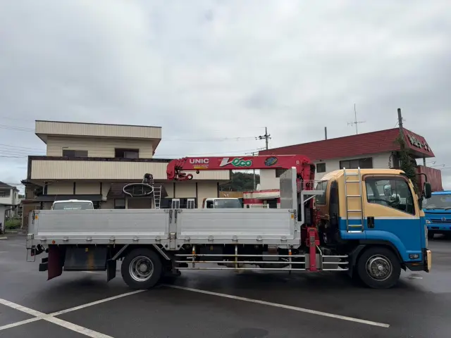いすゞ フォワード LKG-FTR90T2(2WD)の写真6