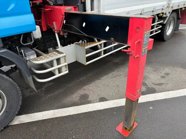いすゞ フォワード LKG-FTR90T2(2WD)の写真11
