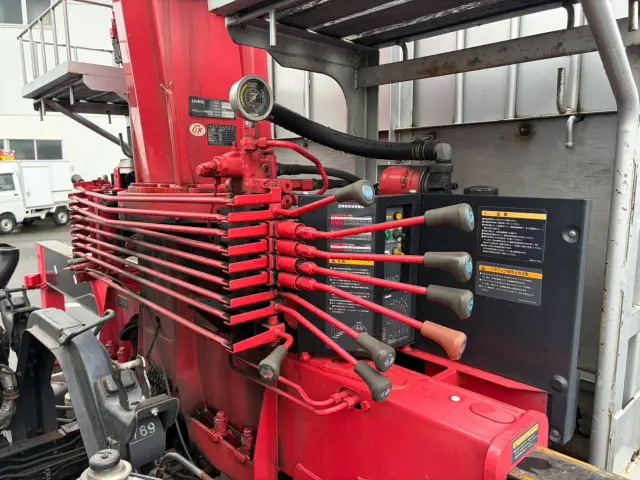 いすゞ フォワード LKG-FTR90T2(2WD)の写真14