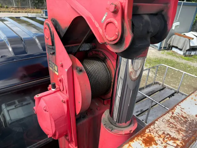 いすゞ フォワード LKG-FTR90T2(2WD)の写真14