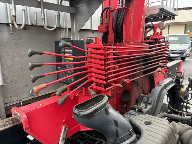いすゞ フォワード LKG-FTR90T2(2WD)の写真20