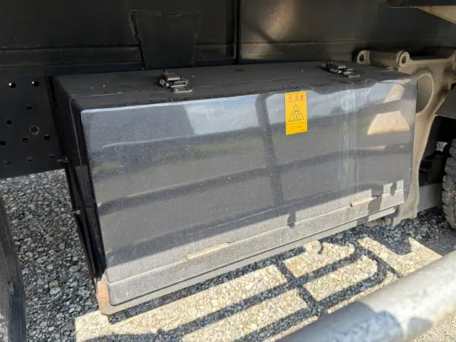 いすゞ フォワード LKG-FTR90T2(2WD)の写真25