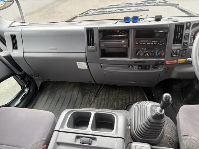 いすゞ フォワード LKG-FTR90T2(2WD)の写真38