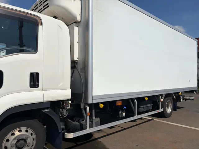 いすゞ フォワード 2PG-FRR90S2(2WD)の写真18