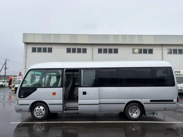 トヨタ コースター SKG-XZB50(2WD)の写真5