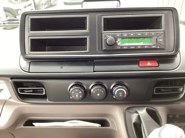 三菱 デリカ 2RG-FBA20(2WD)の写真8