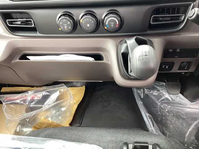 三菱 デリカ 2RG-FBA20(2WD)の写真9