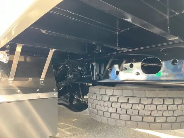 シャシとネタの状態です。ネタは鉄製です|三菱 ファイター 2KG-FK62FZの写真6