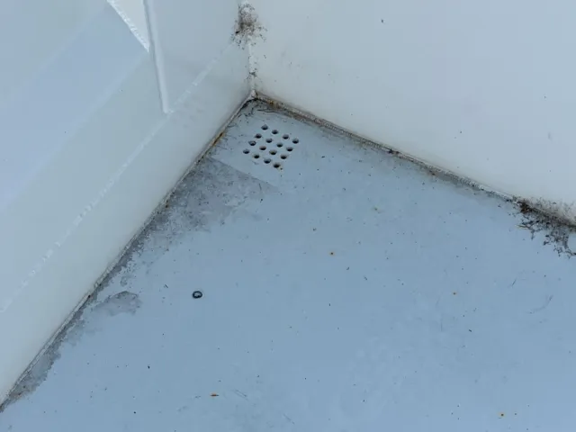 床に水抜き穴があります。|三菱 ファイター 2KG-FK62FZの写真9
