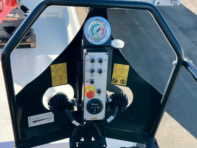 操作パネルの状態です。|三菱 ファイター 2KG-FK62FZの写真15