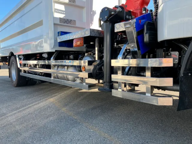 サイドバンパーはステンレス製です。|三菱 ファイター 2KG-FK62FZの写真28