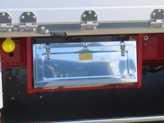 工具箱はステンレス製です。|三菱 ファイター 2KG-FK62F(2WD)の写真13