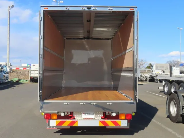 門口周りはステンレス製です。|三菱 ファイター 2KG-FK62F(2WD)の写真15