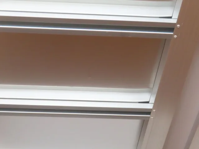 ウイングルーフに雹害による軽微なヘコミが各所にあります。|三菱 ファイター 2KG-FK62F(2WD)の写真17