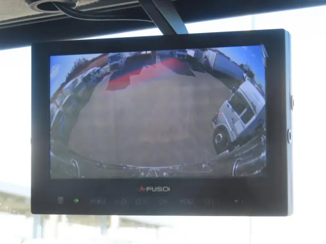 液晶バックモニター付きです。|三菱 ファイター 2KG-FK62F(2WD)の写真19