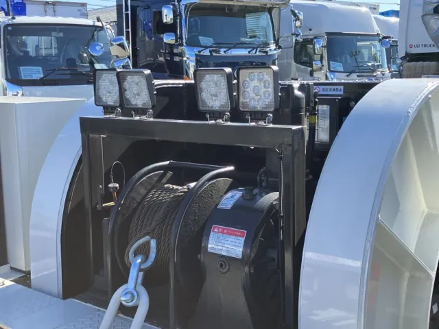 ウインチ上部に作業灯が付いています。|花見台  HST250Eの写真17