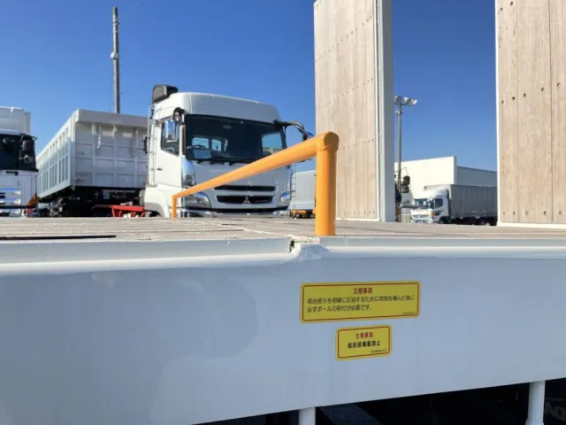 荷台部分を明確に区別する為のポール付きです。|花見台  HST250Eの写真22