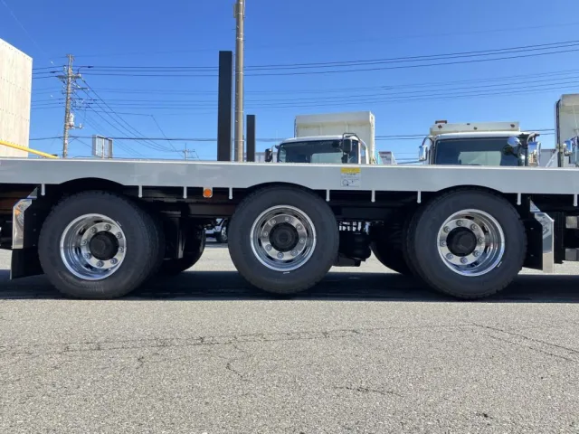 リフトアクスル付きです。前・中軸が上昇します|花見台  HST250Eの写真26