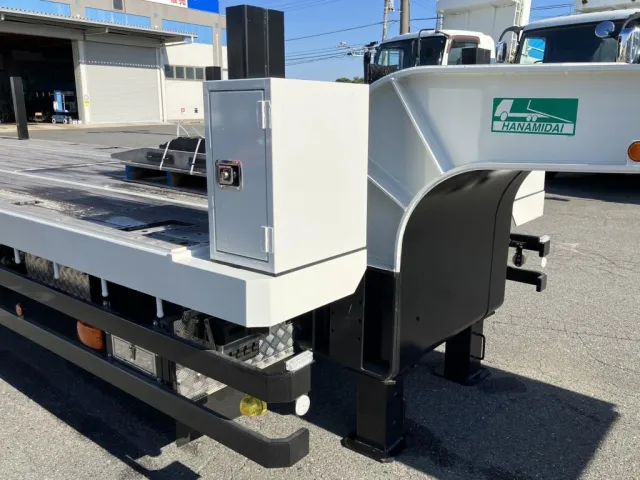 車両前方左右に物入れが付いています。|花見台  HST250Eの写真33