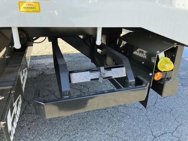 車両後方左右に敷板がついています。|花見台  HST250Eの写真37