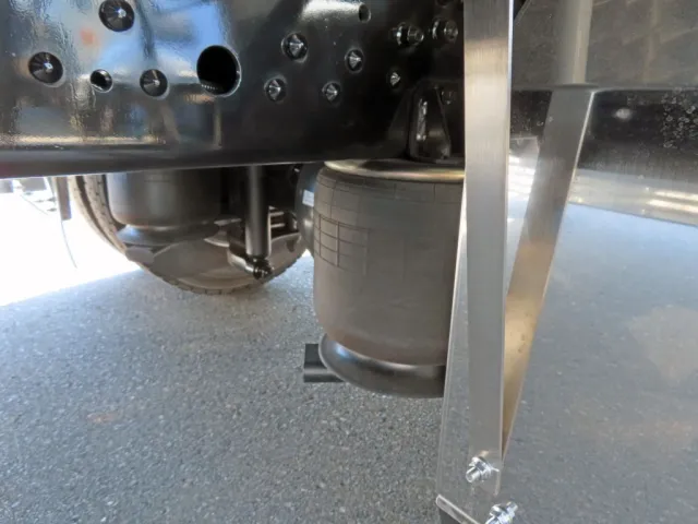 エアサスです。|三菱 ファイター 2KG-FK65F(2WD)の写真5