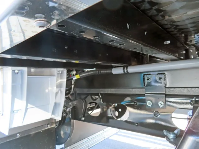 シャーシとネタの状態です。(縦ネタ・横ネタは鉄製です)|三菱 ファイター 2KG-FK65F(2WD)の写真7
