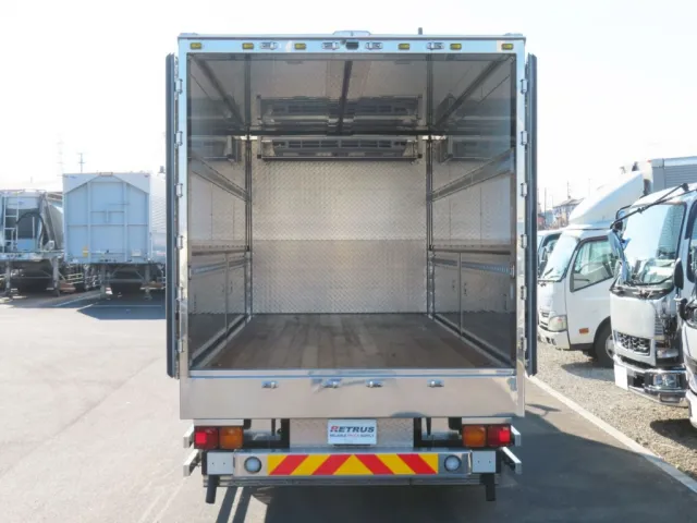 門口周りはステンレス製です。|三菱 ファイター 2KG-FK65F(2WD)の写真8