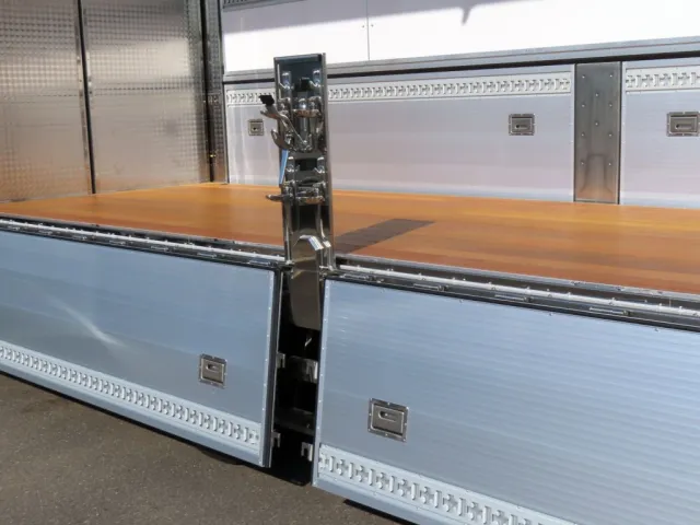 中柱差し込み式です。|三菱 ファイター 2KG-FK65F(2WD)の写真17